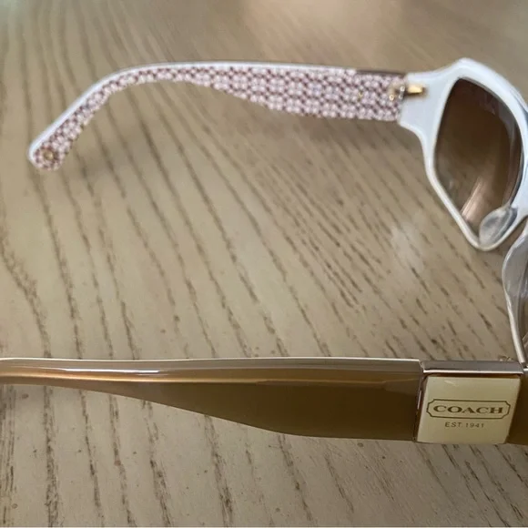 Coach Sunglasses with Coach eye glass case - Picture 5 of 7